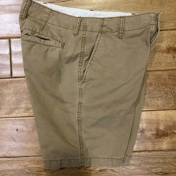 Old Navy Lived-in Khaki Shorts size 30 waist Men’s - Picture 3 of 6